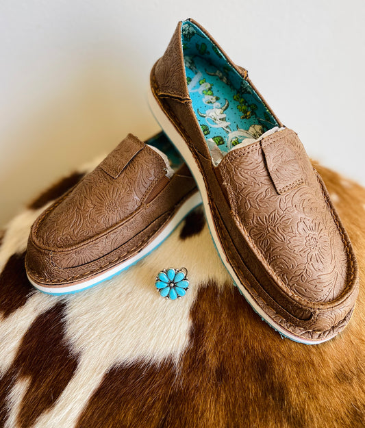 Very G Citrine Womens Slip On Sneaker